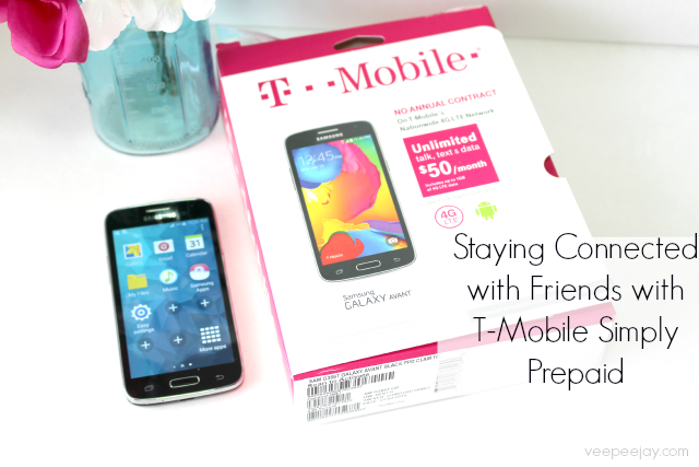 Staying Connected with Friends with T-Mobile Simply Prepaid